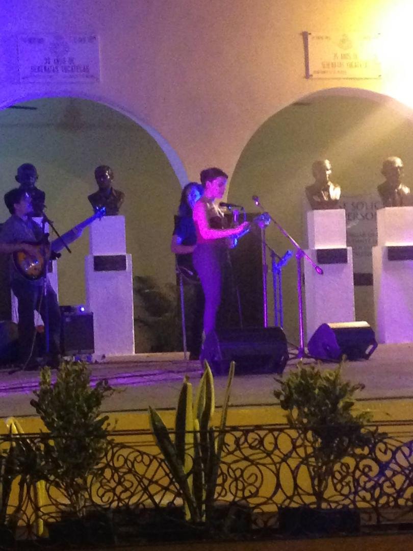 Gina, a super star in Merida, sang happy birthday to me tonight. Thank you Gina. 😊