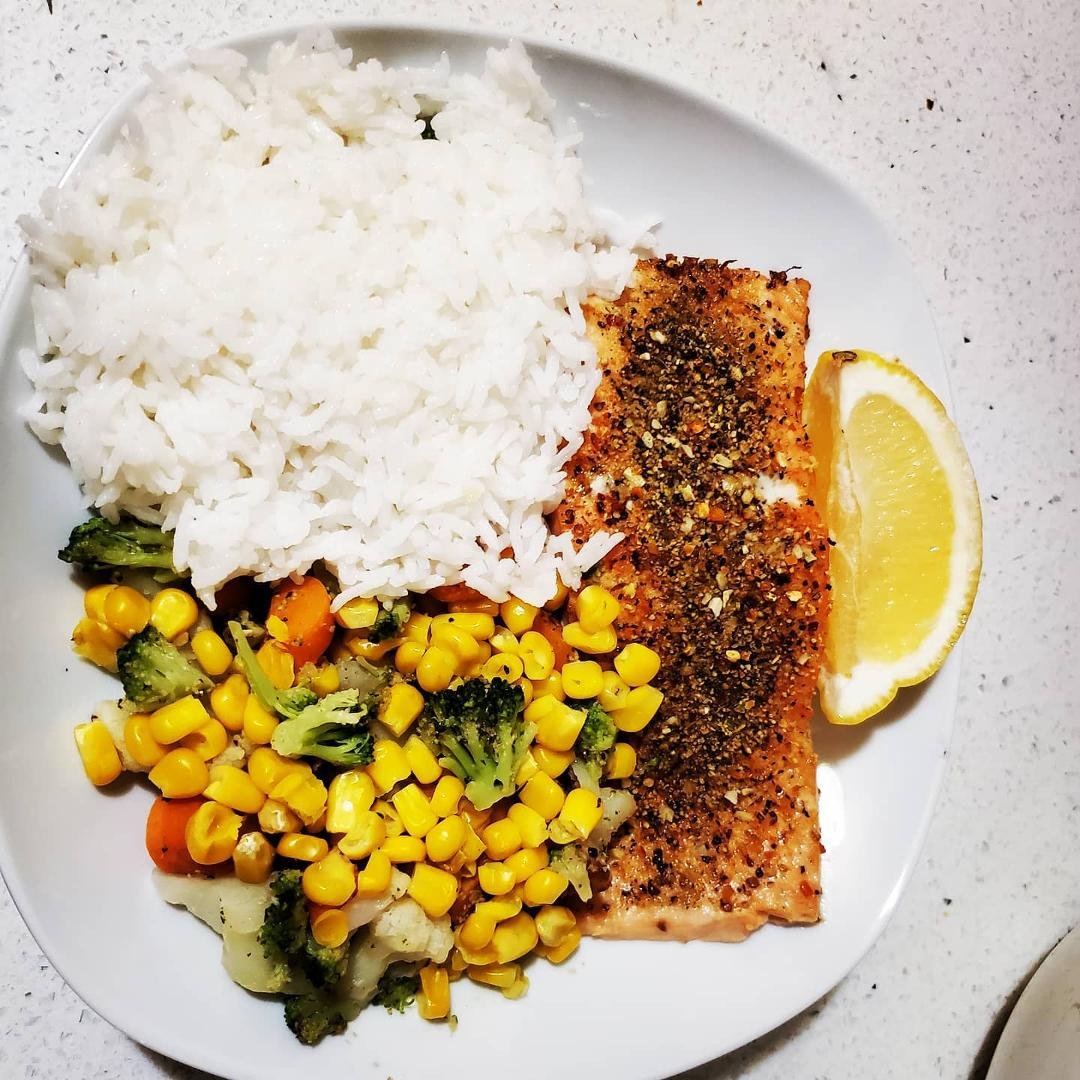 Cajun baked salmon, vegetable medley and some jasmine rice 🍚😋😍👌 #wifeycancook #lovemyself