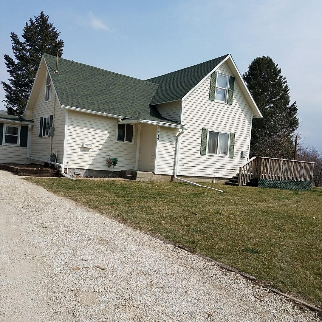 Saying good bye. I have my last load loaded In the van. Having mixed feelings. Happy to finally be done with Winterset but sad because this is where I brought my babies home to. Heres to new adventures!
