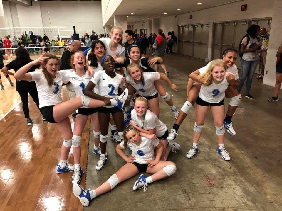 And TAV 12 Black is going to Gold!!!!! Top 8 in the country, keep going! We are so proud of you!!!! Beat Puerto Rico in 3 today!!! 😱🤗🏐🏐🏐🏐