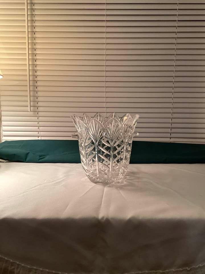 Crystal Champagne Bucket w/handles. Will be in Bogalusa to deliver on 10/2 if interested. $25