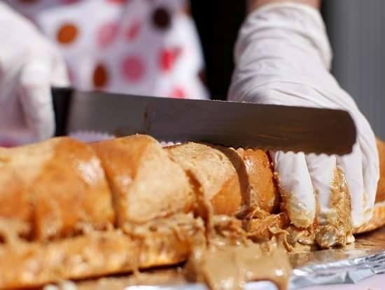 http://www.msn.com/en-us/foodanddrink/restaurantsandnews/how-to-get-freebies-on-national-sandwich-day/ar-AAjQW42?li=BBnbfcL&ocid=U358DHP
Today is National Sandwich Day, an unofficial opportunity for Americans to celebrate