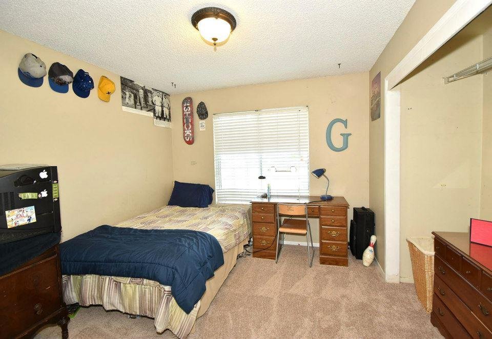 Beautiful Los Alamitos home in the highly coveted area of Rossmoor Highlands. Located in the award winning Los Alamitos school district including Rossmoor elementary, Oak middle and Los Alamitos high school. This home is a