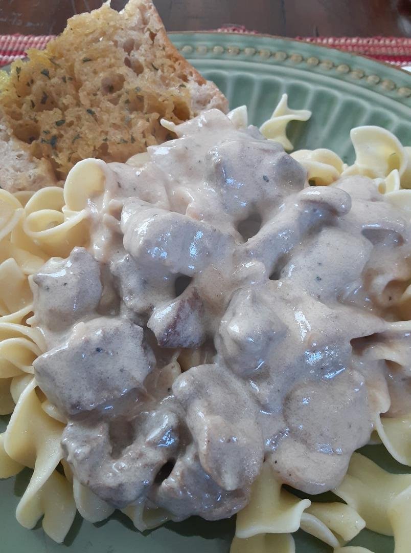 I've been craving beef stroganoff so I made it for lunch.  😋👍