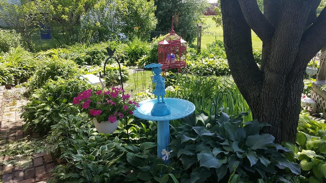 Refinished birdbath. Think it turned out good