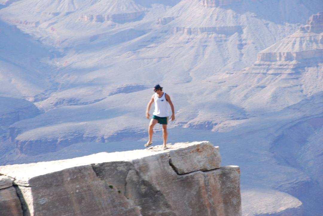 Today's word is acrophobia.
Def: Fear of being in high places.
Obviously, this person doesn't have it.