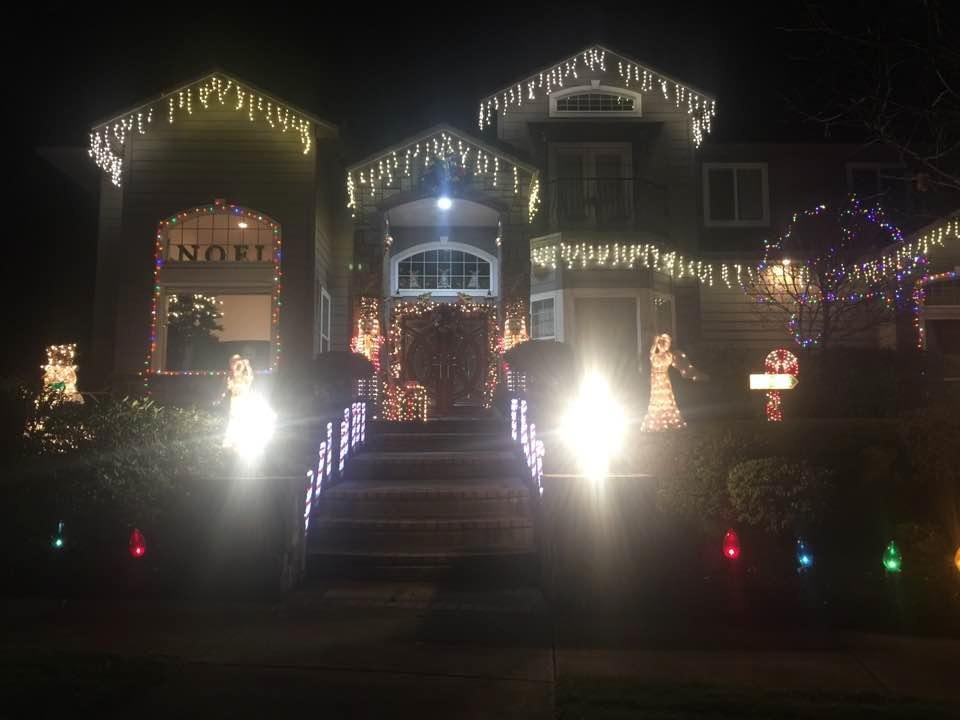 It's beginning to look a lot like Cwissmus...🎄
Eugene, OR