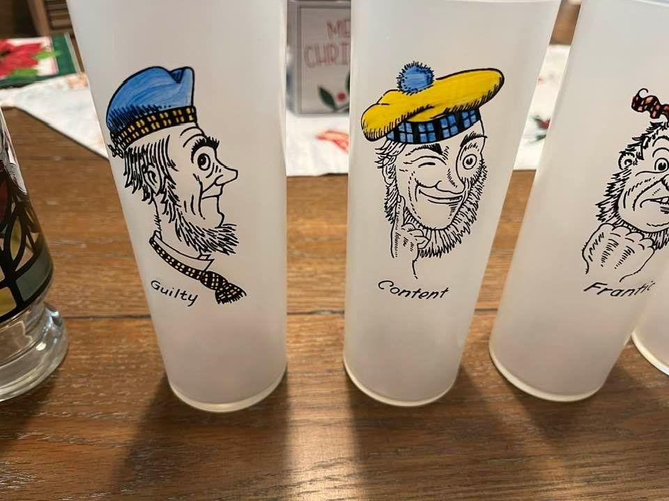 Anybody seen glasses like this ? They look like Irish themed Tom Collins fly. Just wondering how many to a set, and if there’s a story about them.there are 7 in the set that I have.  Thanks