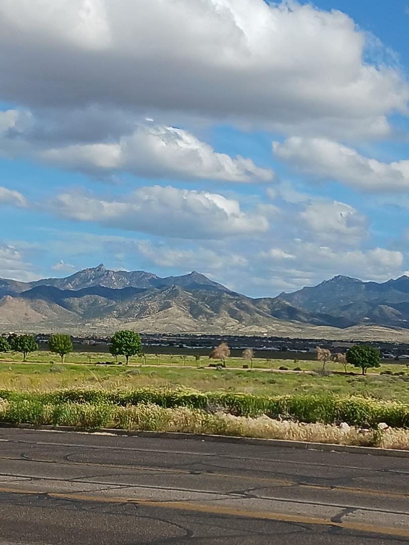 There is just something to say about beautiful scenery .....love me Arizona