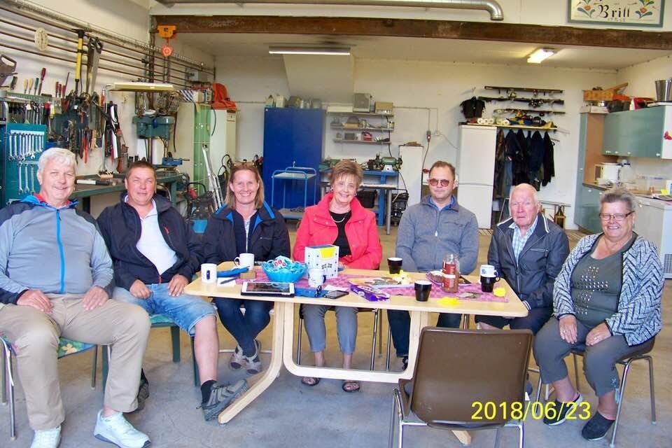 I found a relative with the help of Susanne’s mother, Vivi-Anne. Left to right; me, Mats Eliasson (3rd cousin 1X removed) & his wife Camilla, Nancy, Björn (2nd cousin), Sune Eliasson (3rd cousin) & his wife Britt. Sine & hi
