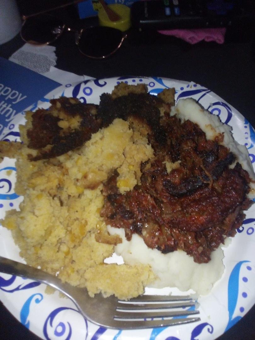 Another Dinner off the grill tonight. Pulled pork Bbq and Corn Casserole off the grill. Yummy for the tummy!!