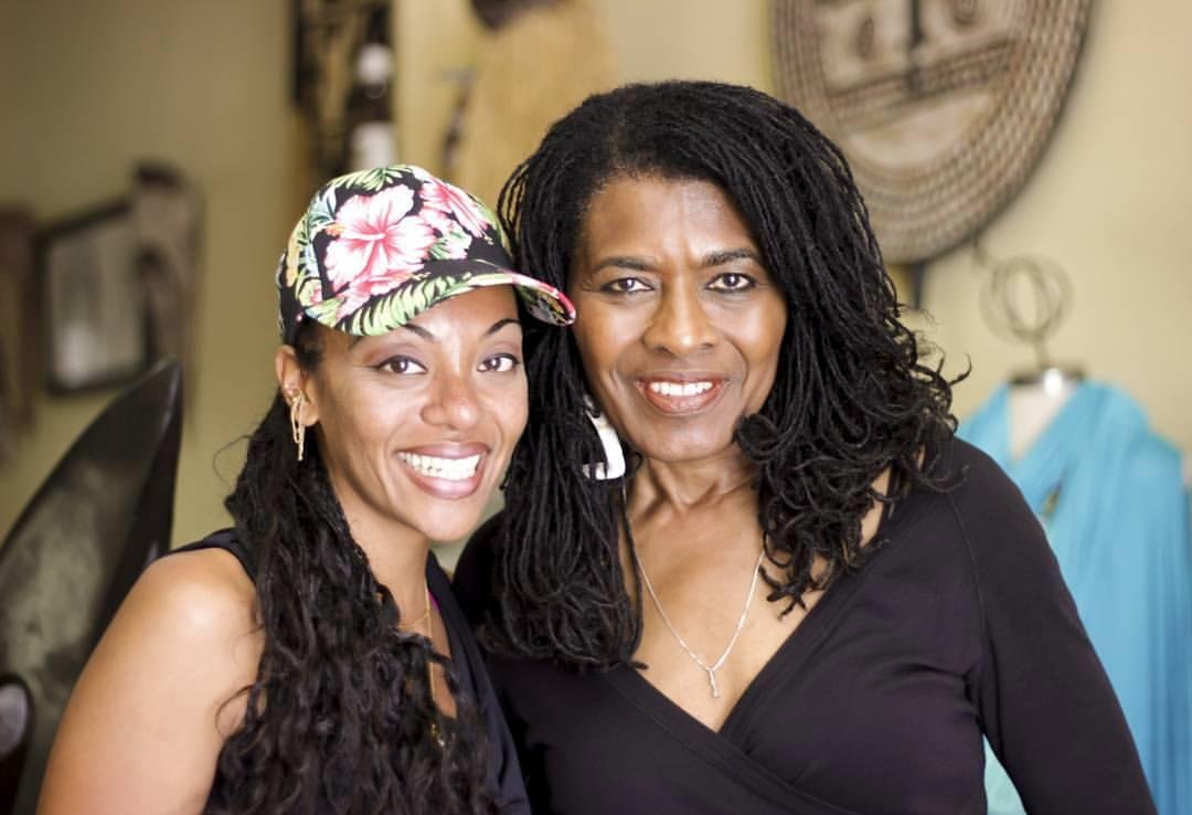 Great to see @thedanielleparish Danielle Parish visit us at Village Treasures this week. She's doing great advocating for fighting cancer through the latest Jetset Magazine competition.
Please show support and vote for he