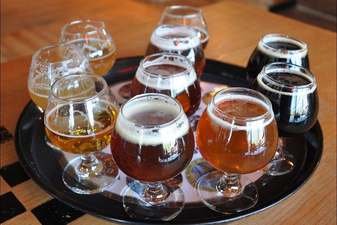 Sunny, clear skies, 95 degrees, and 70% humidity...time for a craft beer tasting.
Beer just tastes better on the coast.