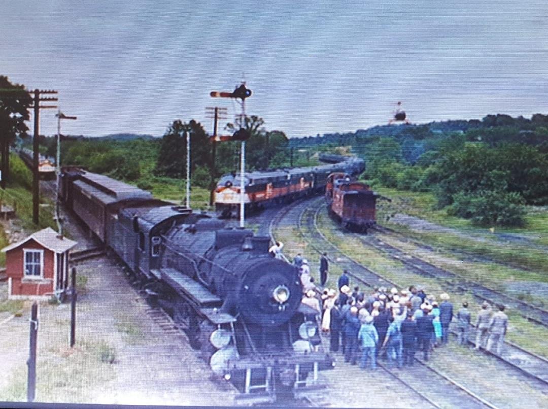 Plainfield CT in 1958 during the filming of IT HAPPENED TO JANE. Doris Day and Jack Lemmon are somewhere in the crowd. May they be resting peacefully.