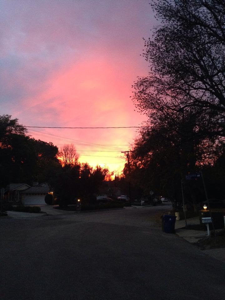 Unbelievable sky. Too bad I'm at the bottom of the hill jogging on my way to the top ....probably by time I get to the top it'll be gone