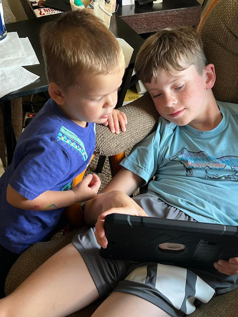 Everyone slowed down toward the end of the day and the screens came out. There is something special between Hunter and his big cushions. If Maro is doing it, it must be fun. Jax had to leave early for band practice.