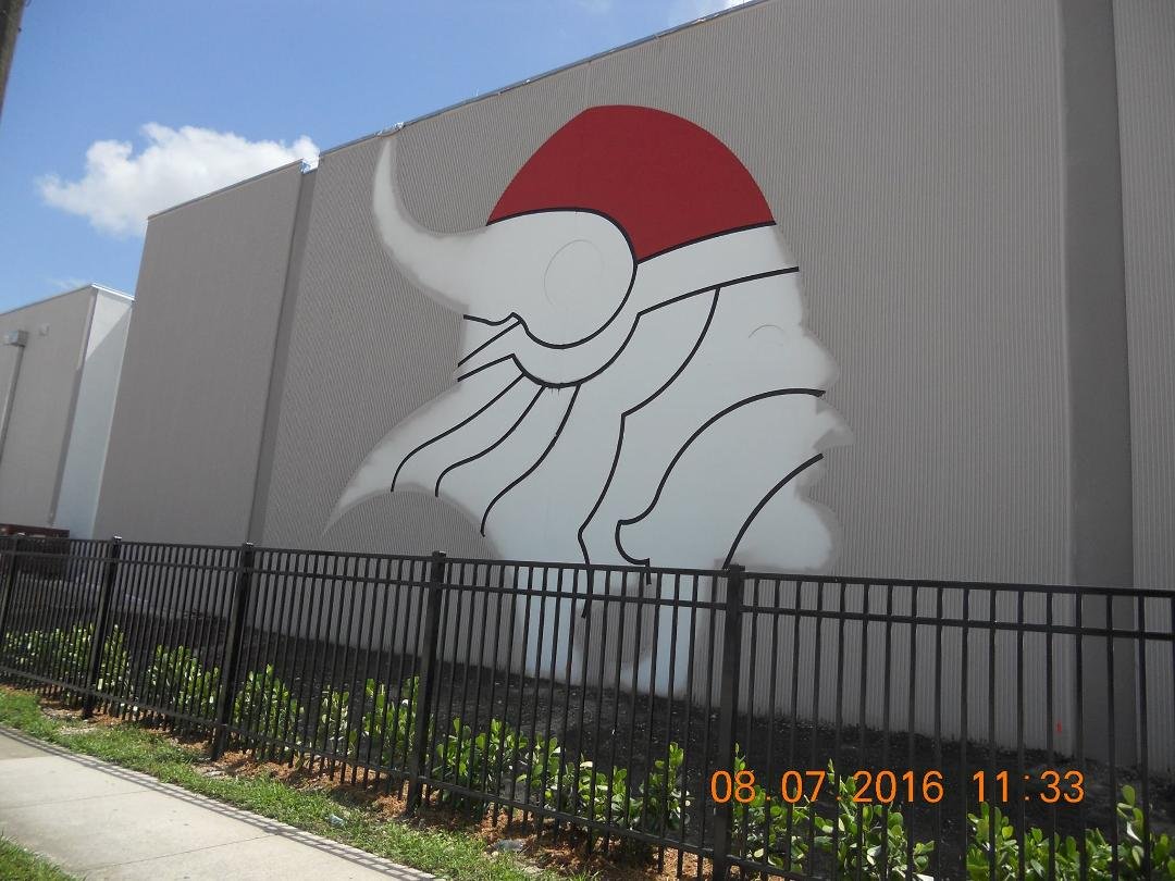I meant to post this yesterday. They've finally started painting the Viking on the west wall of the auditorium, facing NW 12th Avenue. Looking forward to seeing it when it's done.