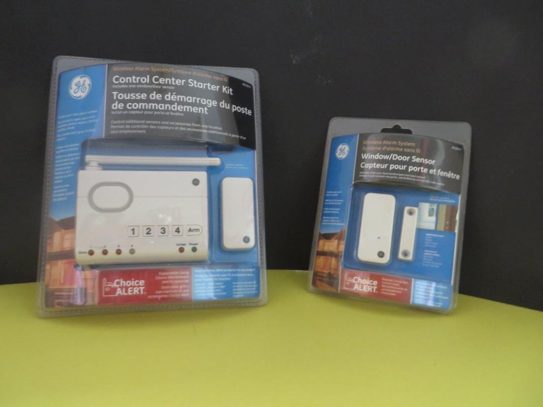 NEW GE CHOICE ALERT WIRELESS ALARM SYSTEM CONTROL CENTER STARTER KIT
The kit includes a Choice Alert Control Center and Window/Door Sensor. Included is also one additional window/door sensor like one included in kit. Exp
