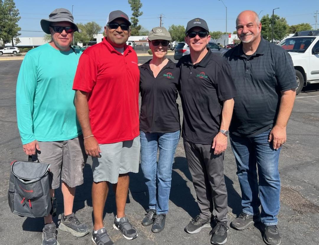 Friends of Deer Valley board members joined Phoenix Vice Mayor Ann Means O'Brien and Honeywell Aerospace Technologies volunteers this weekend to clean up trash and debris along 19th Avenue and Rose Garden  #trashpickerswill