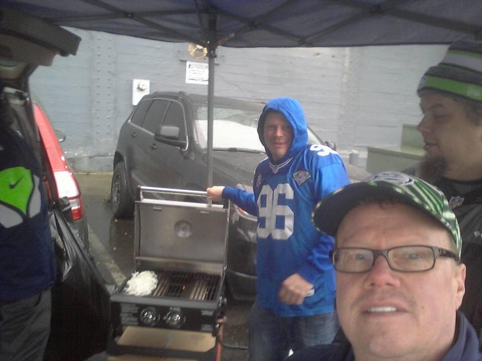 Had a misunderstand with one of my brothers today, sad he isn't here to see the Christmas present I got for John to replace his grill that was stolen. Sorry Sam wish you were here. Go Hawks