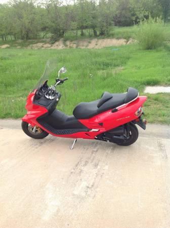 FOR SALE: My neighbor is selling his 2007 Honda Reflex Sport Scooter. It has less than 1,500 miles on it and is in exceptional condition. If you have any questions you can call or text him at (620) 224-9856.
