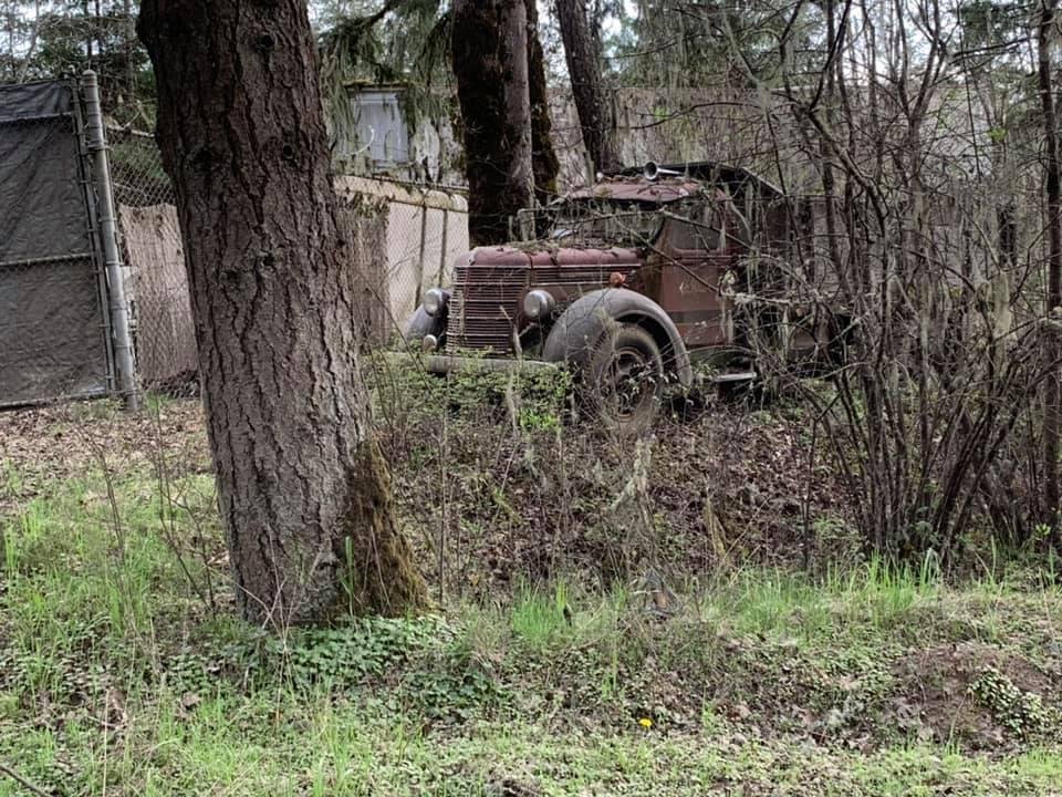 Out on a fishing trip and spotted this old International truck. Looks like a great project for someone.