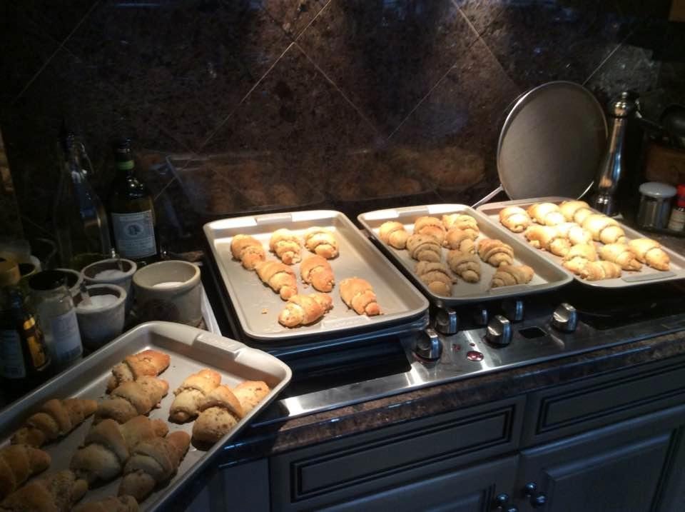 Dear Barbara's ( Grandma) to our generation waiting for icing.  Tradition from my Mom ( Grandma) to that generation.   Merry Christmas; Joy, Happiness, care and  love.....oh well, it's a family thing👍.    Merry Christmas!