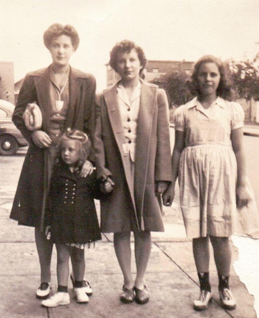 The O'Brien girls, Dorothy, Norma, Marilyn, and Barb! About early 1940's.