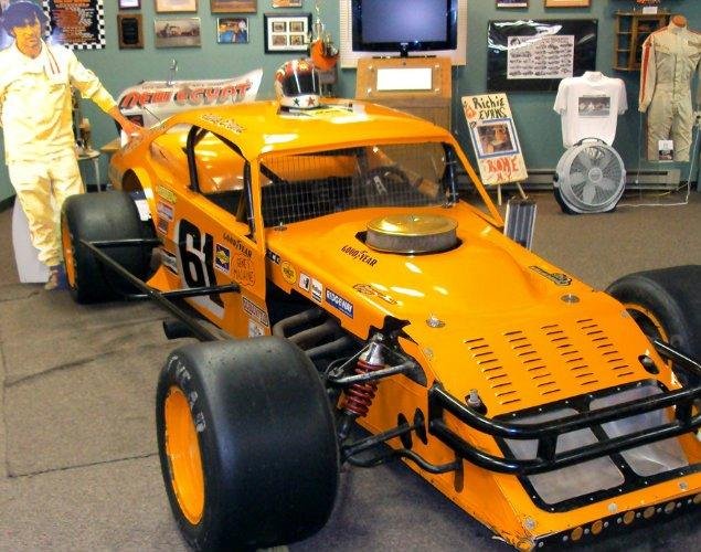 one of if not the best modified driver ever finally going into the hall of fame and i had the honor to know him he left us to soon in a crash 1985 ( 44yrs old) thanks for the memories richie congrates R.I.P richie evans