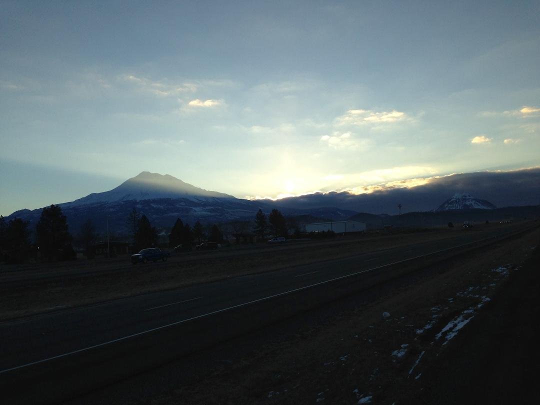 Stopped to check out sunrise at Mt Shasta. Good morning everyone.