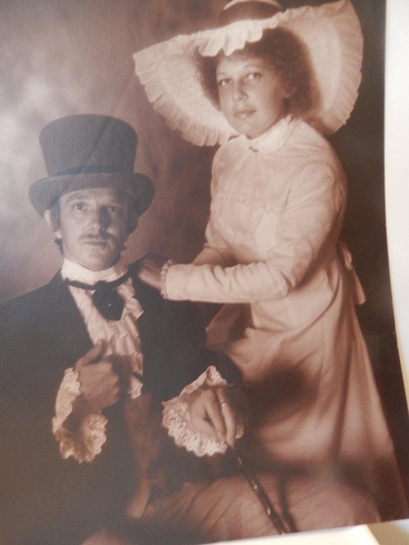 For your Throw Back Thursday....Do you remember this Sandra?
John Bradley..and Sandra DeLay 1970's