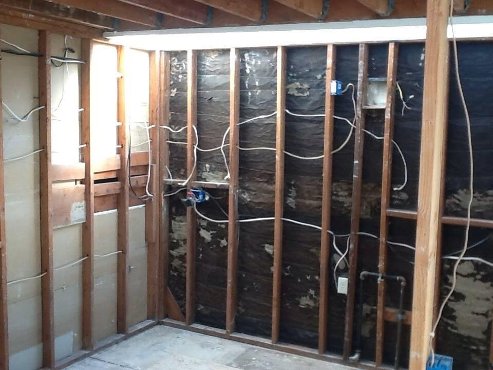 We left Laguna Beach house last week and we had a complete kitchen. Someone took it!