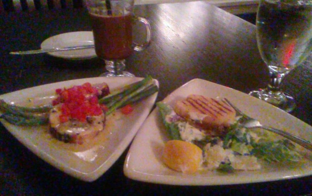 Eat your heart out Nimit Deocampo 😄 Pollo Farcito and Caeser salad. Enjoyed after a crisp evening walk on the West coast;-)