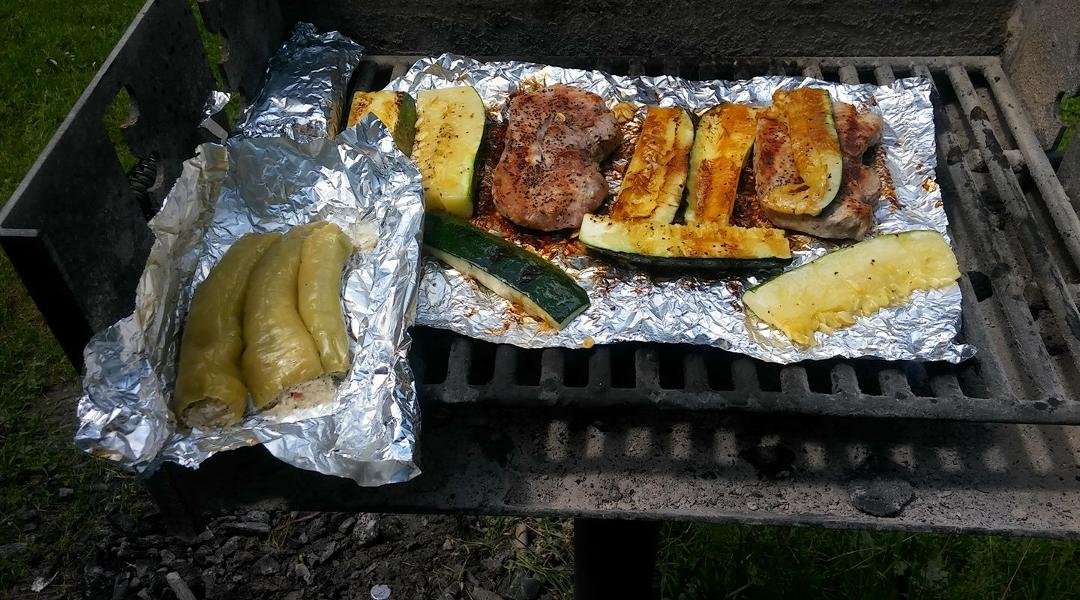 Stuffed peppers, zucchini and barbeque pork. Looking good!