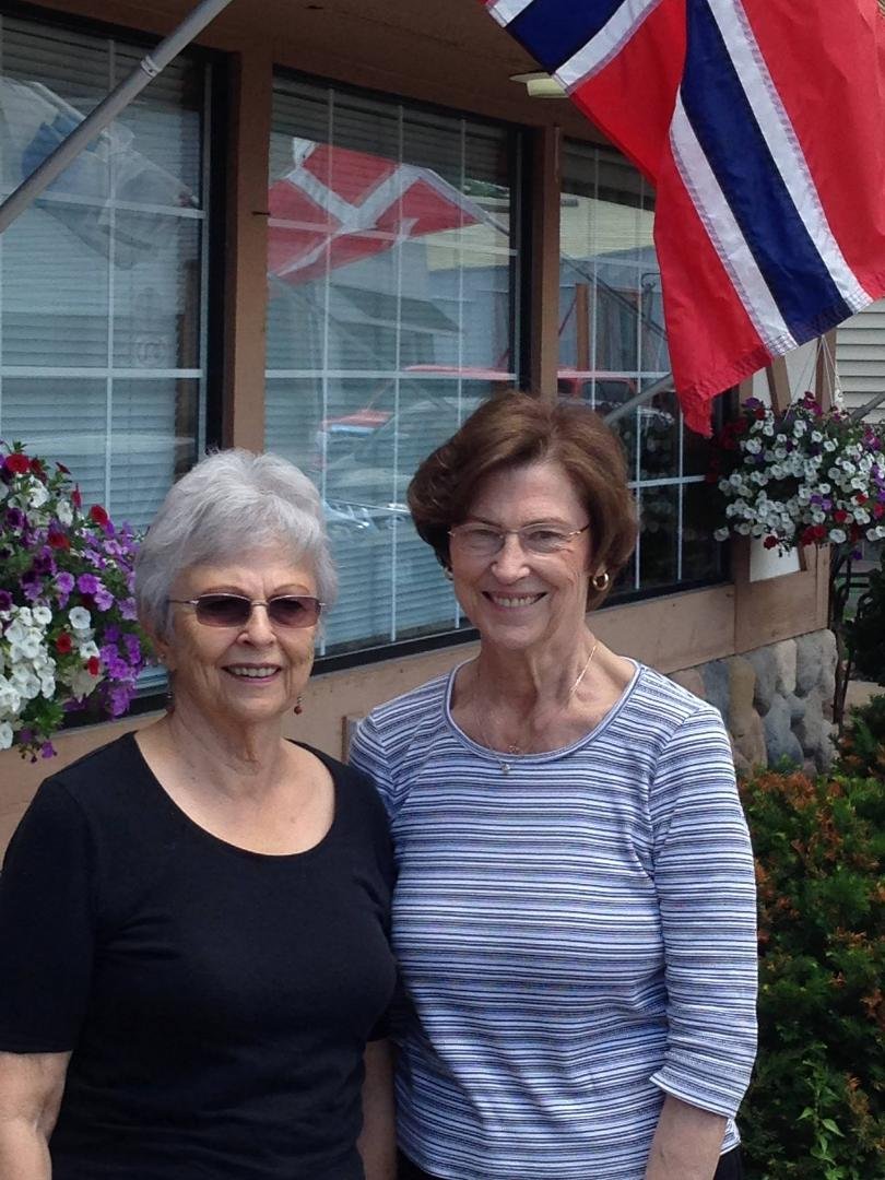 Fun lunch at the Norske Nook in Osseo, Wisconsin with old friends!