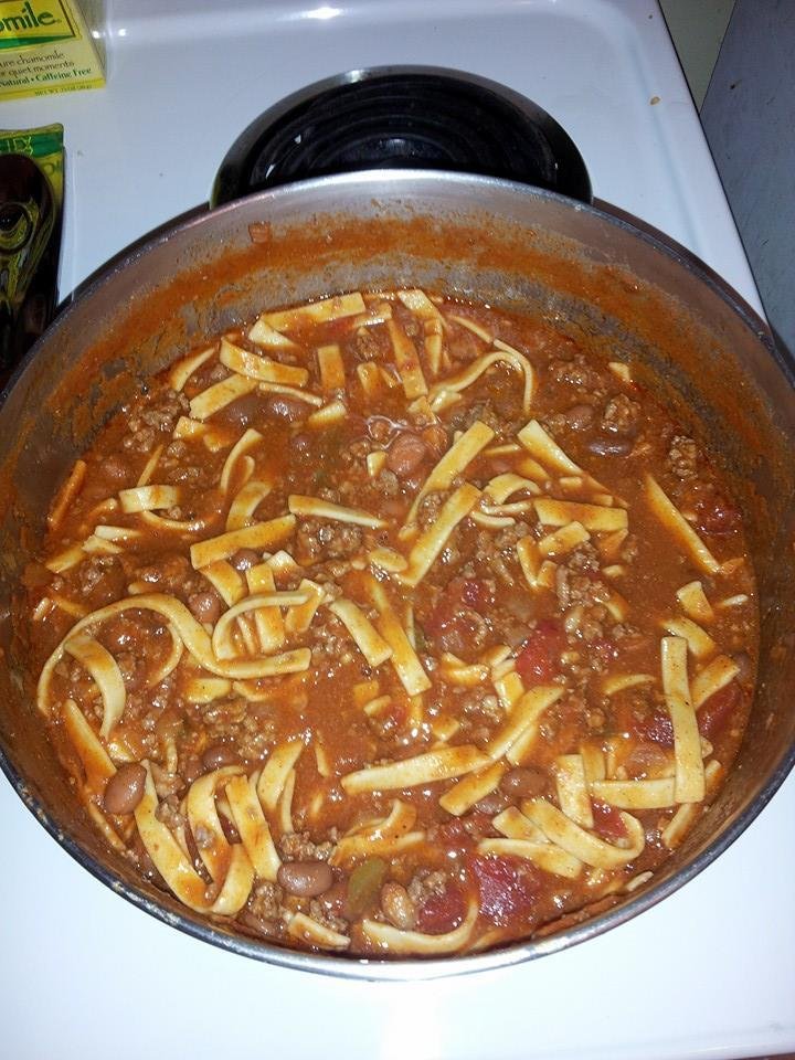 Moms chili. Looks pretty close to what you made huh Dellz?