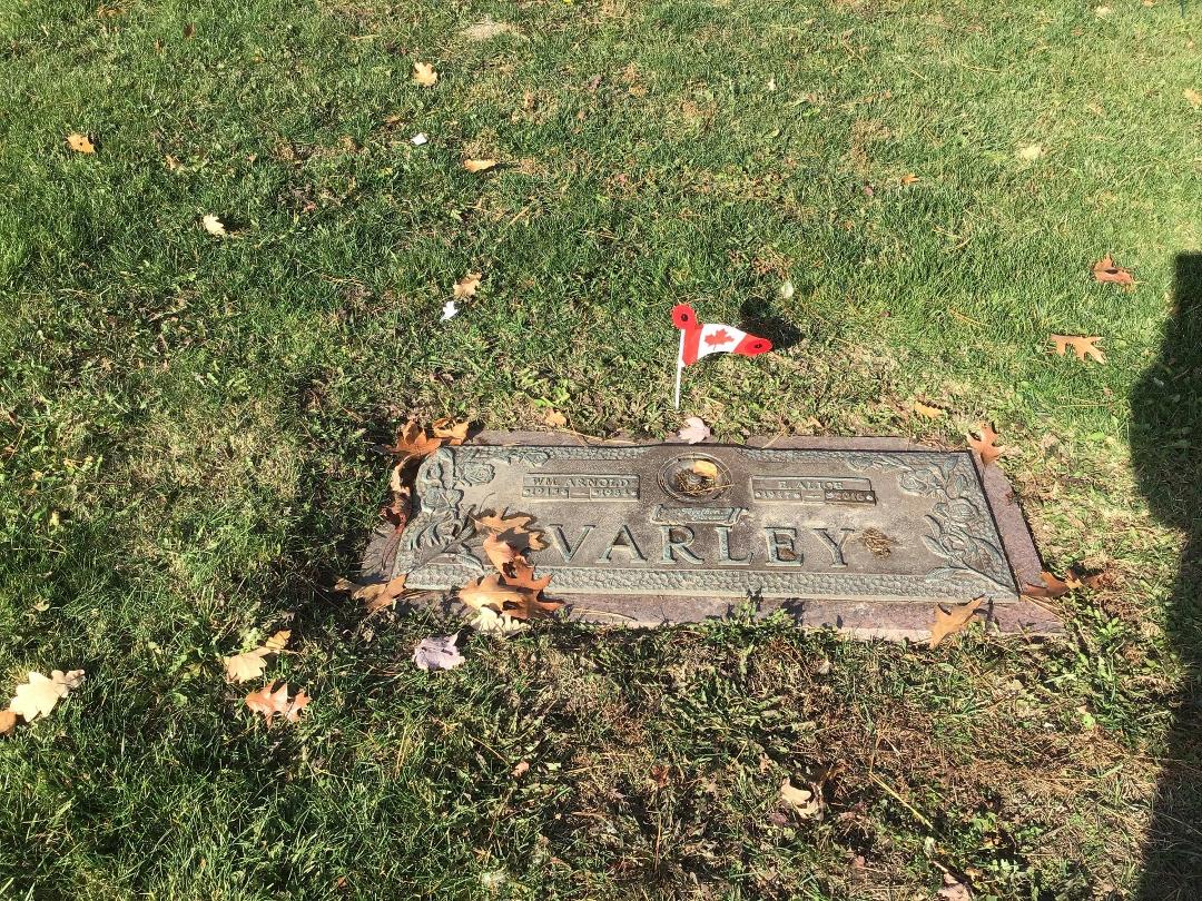 Karen and I were in Oakville at 11:00 this morning to thank Dad for his military service. Also said Hi to Mom and Lynda. Luv and miss you guys.