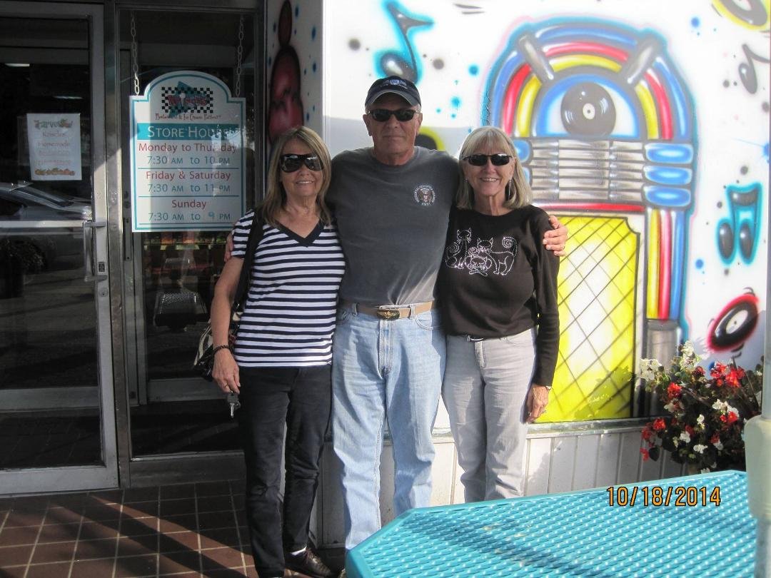 With Pinkie & Carol @ Kirsch's ....the ONLY place for icecream in Massapequa!!!!