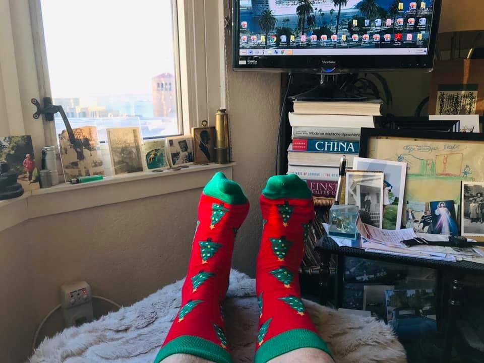 Got the feet up with a glass of eggnog in hand. Merry Christmas to everyone out there in hyper space including house pets and farm animals 👍🙏🏻🎁🎄!