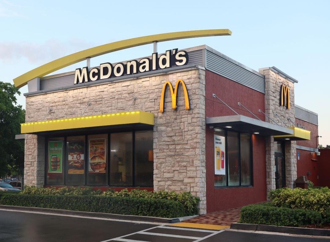 If McDonald's Started Paying $32.00 An
Hour... Would You Put In An Application To
Work There??...
Speak On It.. And Don't Be Weak On It...
💪😬