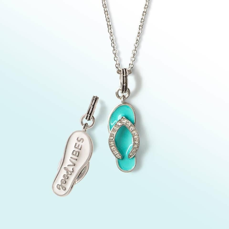 💙💚 GOOD VIBES FRIDAY 💚💙
What's up VIP's! 😎
Lets embrace our Summer mantra and daily reminder that its all about: Good Vibes! A Simple Chain with our Charm Pendant makes for a perfect look! and remember....life is be