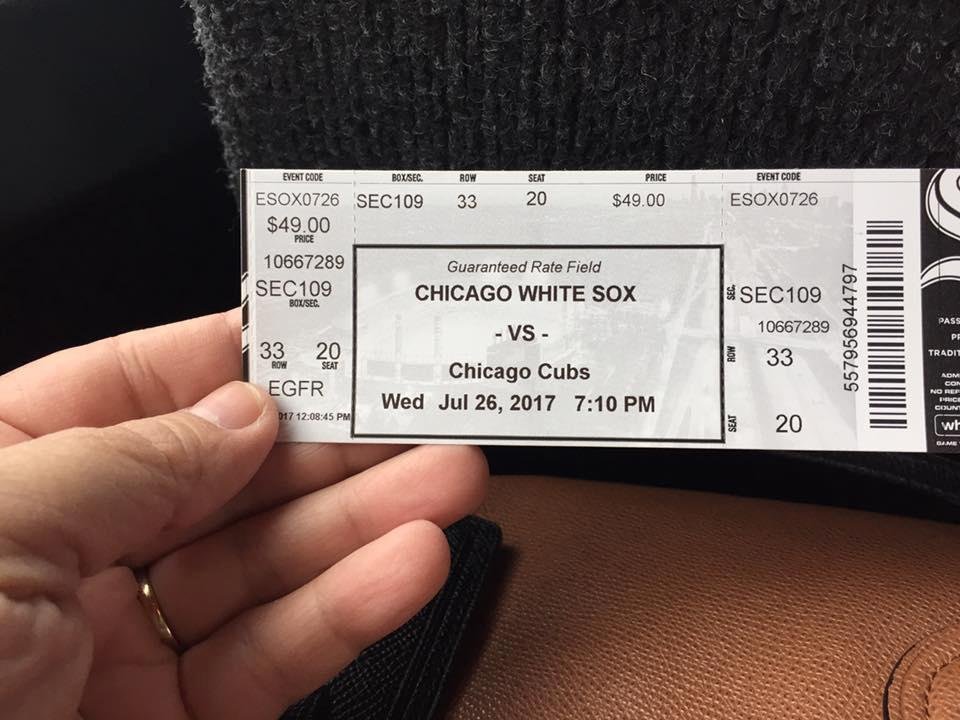 On the bus to go to Chicago to see the White Sox beat the Cubs🤞for my sister's 50th birthday. Happy Birthday Lori🎈🎈🎂❤️❤️🎉Go Sox⚾️⚾️