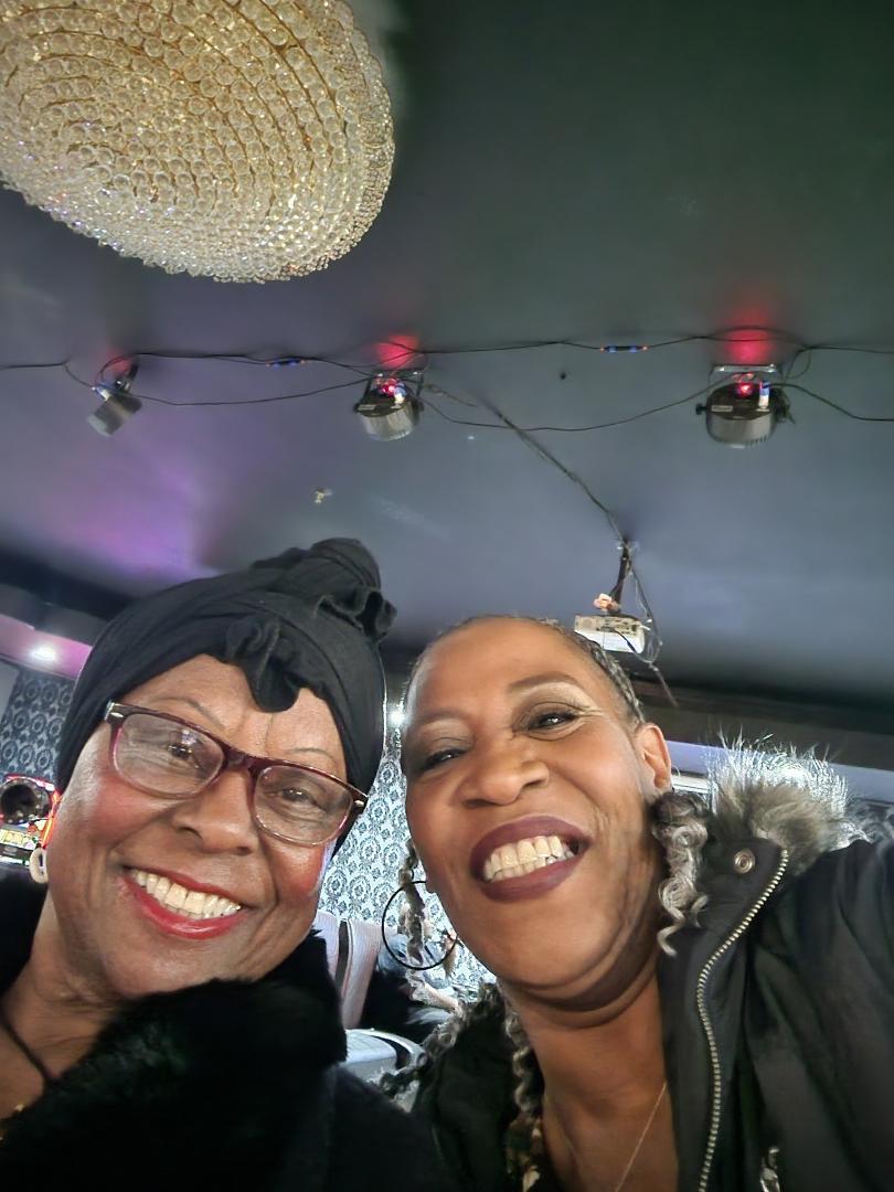 Mr. B's Lounge w/ girl friend (neighbor) southern soul blues and spot light.