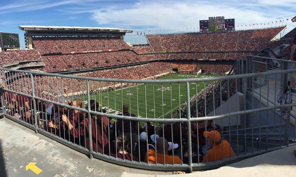 Texas AM 21-v- Tennessee 7 1st quarter 105 thousand people.