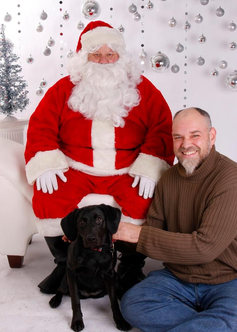Then a lovely shot of Molly, Santa and Dad .....