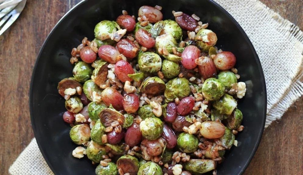 Recipe Balsamic Brussels Sprouts With Walnuts and Grapes
Serves 4 sprouts lovers
Ingredients
1 cup balsamic vinegar
1 garlic clove, peeled, crushed but intact
Kosher salt
2 pounds Brussels sprouts, halved (or quartere