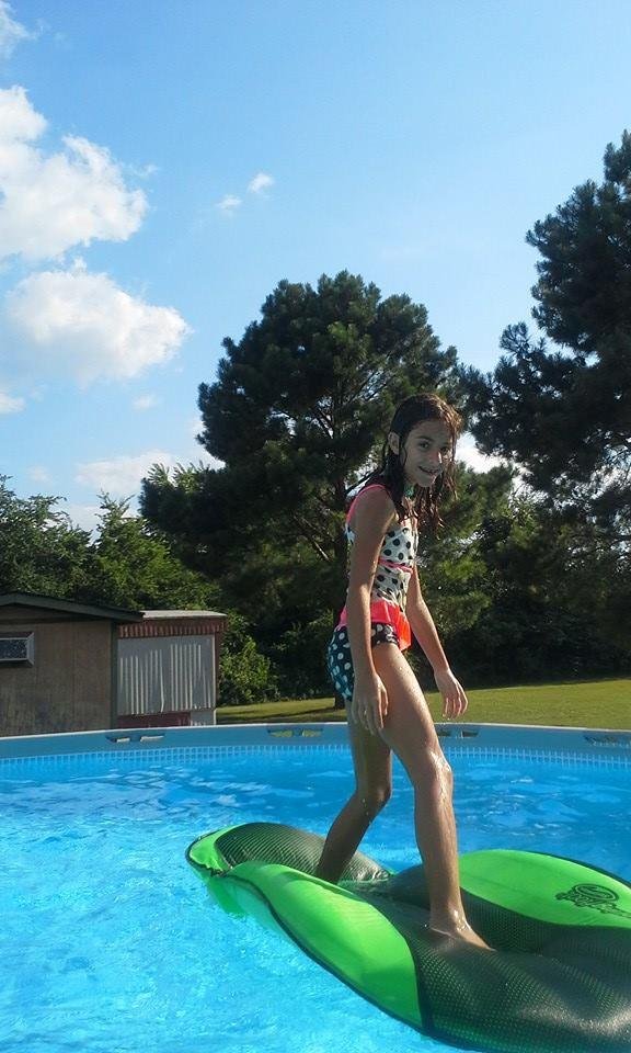 Katie Jones at Tom Elliott surfing in the pool lol