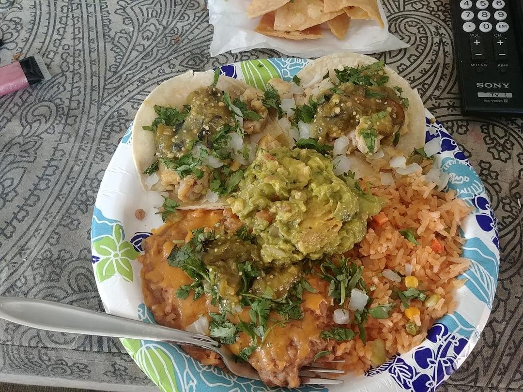 Dinner is ready tonight we're having chicken tacos and rice and beans. And yes I made it except the salsa in the guacamole
