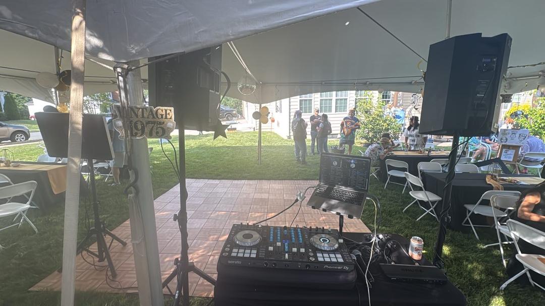 Gig 2 for the day. Love a good backyard karaoke 🎤 bday party. 🎉