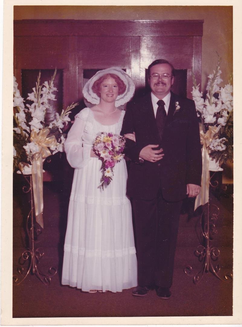 Thanks to our wonderful daughter Elizabeth , (who spilled the beans on Facebook) we have had numerous likes and notes about our 40th wedding anniversary May 22. Thank you all. And for those who were not at the Hamilton, Mon